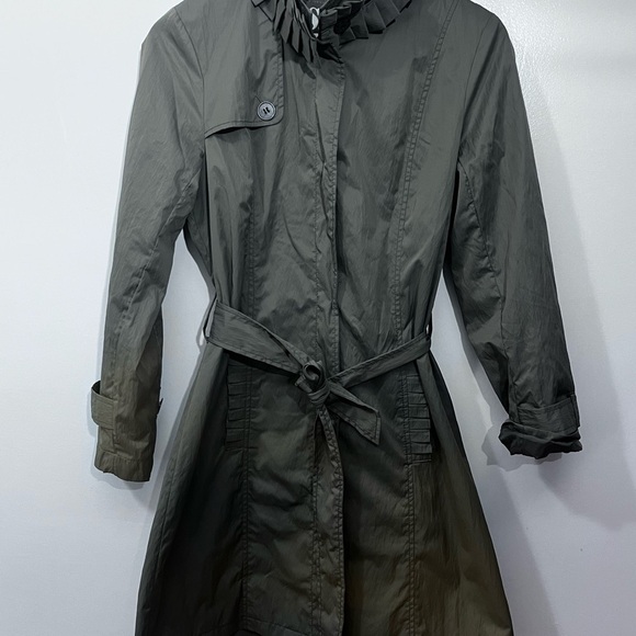 sastre Jackets & Blazers - Astr Green Trench Coat with Structured Silhouette and Cuffed Sleeves